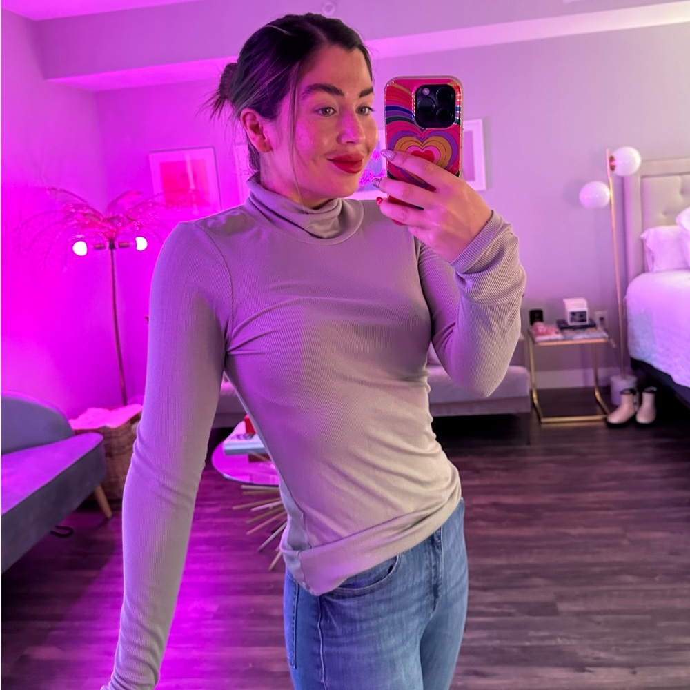 LA Made | Women’s Long Sleeved Foam Green Turtleneck Medium